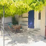 La Treille Cozy Basement In Provence Apartamento Sainte-Tulle